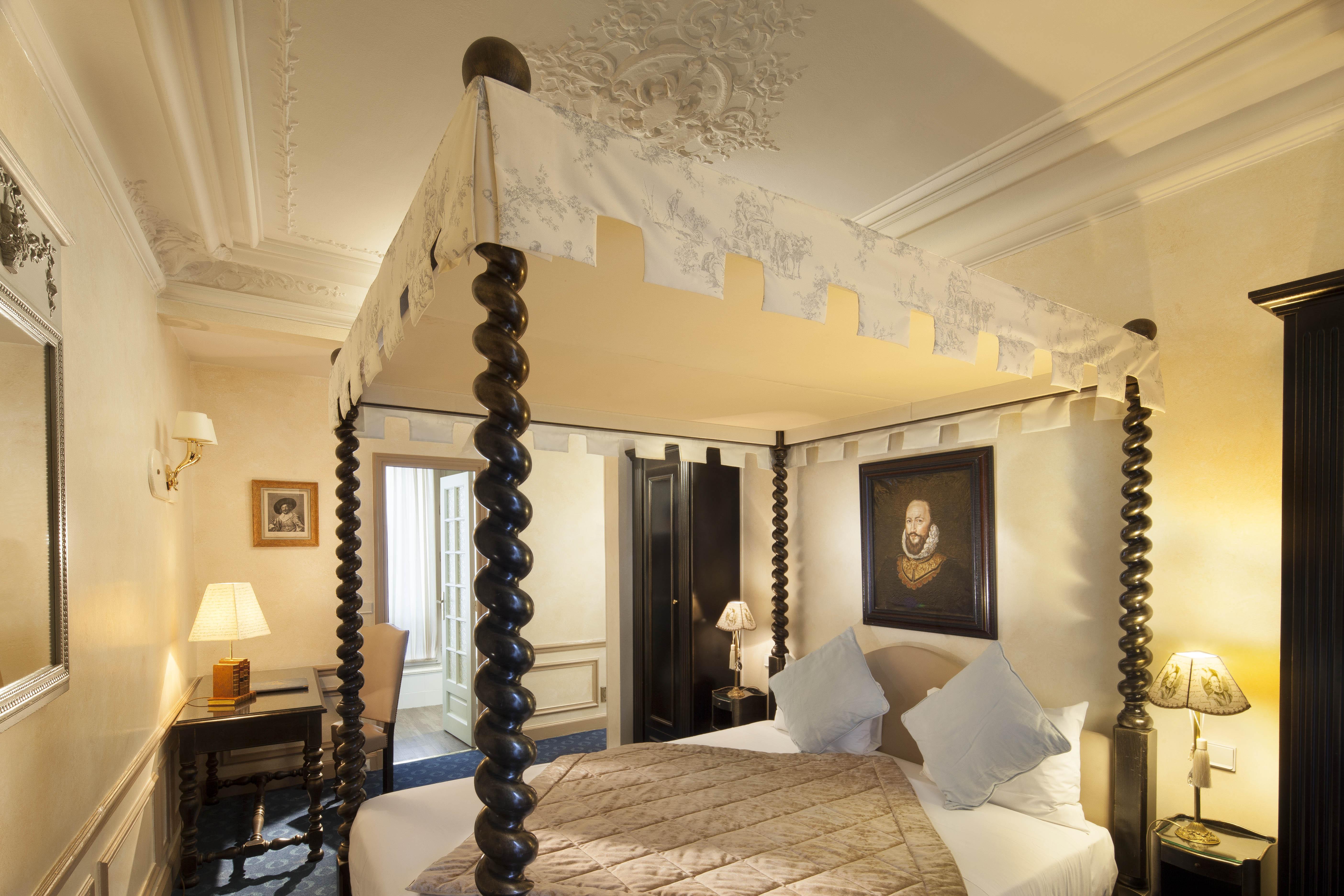 Residencia Henri Iv 4*